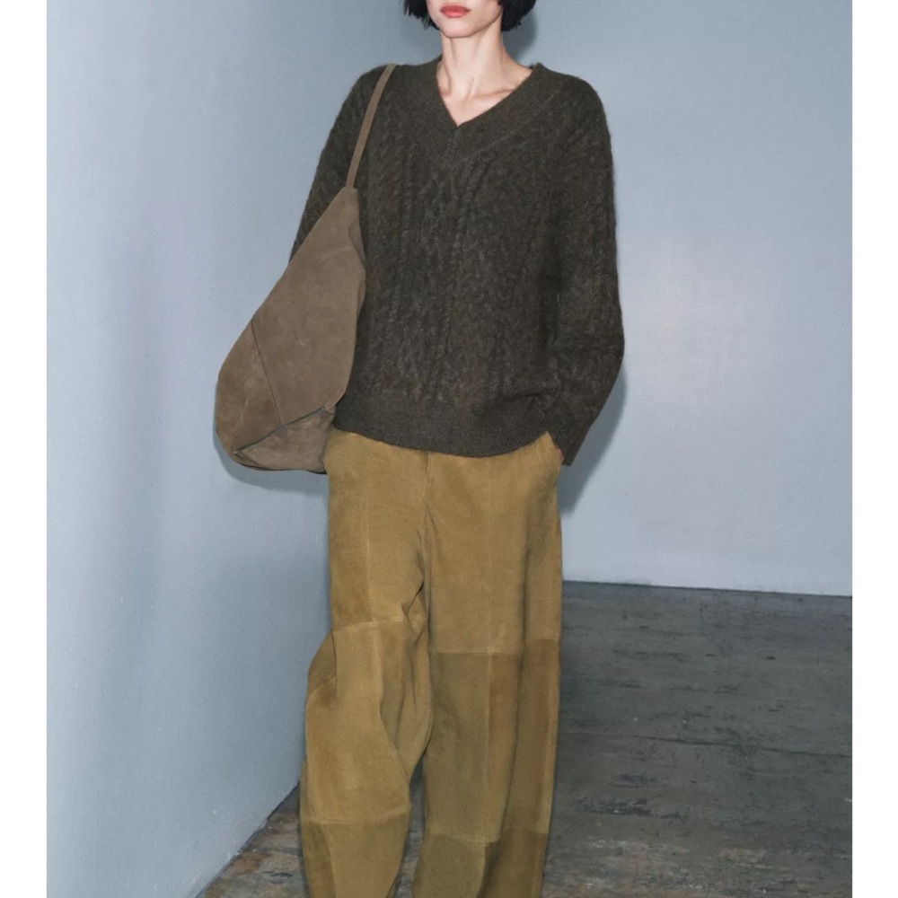 Zara v neck knit sweater